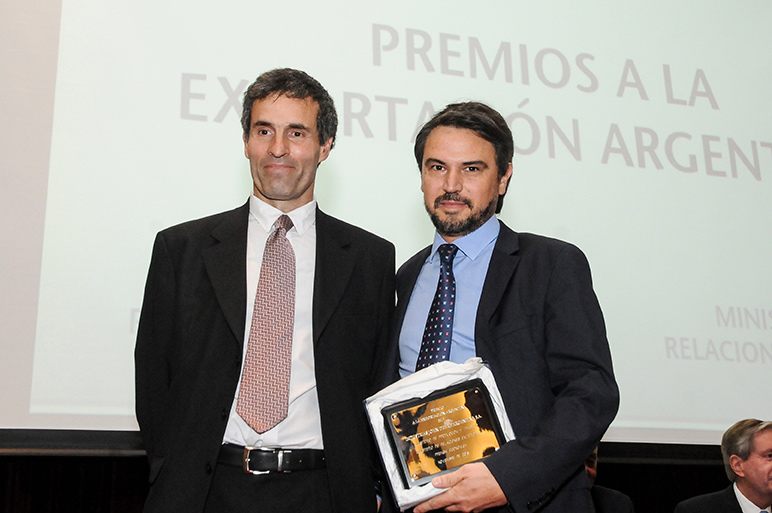 Juan José Naón Director de Gestión Económica y Martin Beyries Gerente de Asuntos Corporativos John Deere Argentina